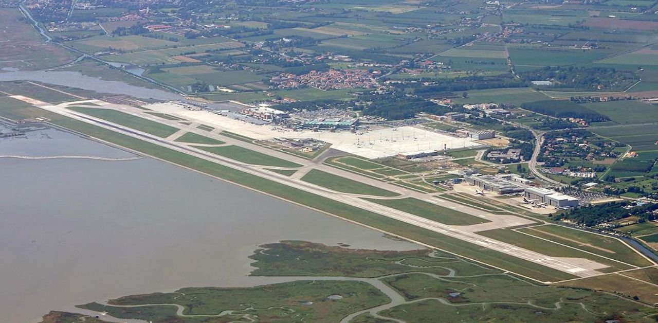 Aer Lingus Venice Airport Office
